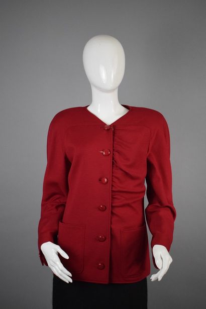 null VALENTINO 



Red asymmetrical jacket with important buttons, two pockets on...