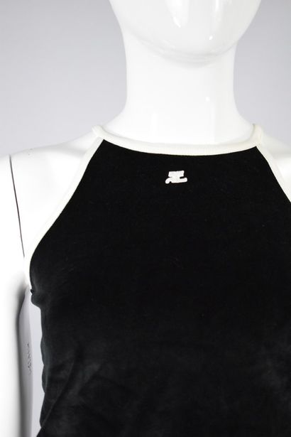 null COURREGES



Top in black buckle and white borders with central logo of the...