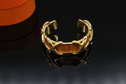 null HERMES PARIS 



Bracelet en métal doré à motif de croisillons et cuir exotique...