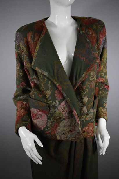null 
EMANUEL UNGARO Parallel 











Wool blend ensemble with floral embroidery...