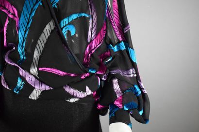 null ANDREA ODICINI



Impressive black silk chiffon wrap with multicolored feather...