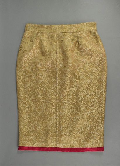 null 
LOUIS VUITTON 



Skirt with floral paisley effect in mixed silk and lurex,...