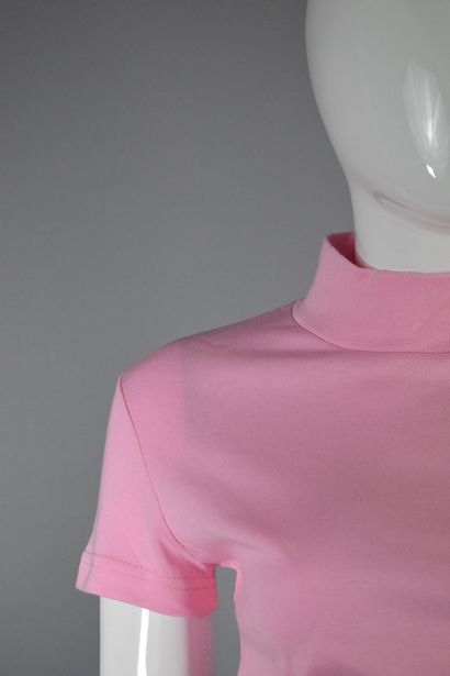 null COURREGES 



Short-sleeved t-shirt, candy pink with its label.



Size: M



This...