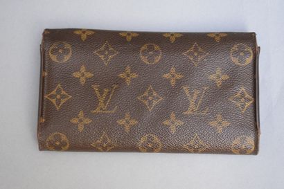 null 
LOUIS VUITTON American license









Wallet / purse in coated canvas and...
