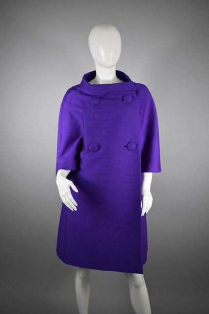 null CHRISTIAN DIOR

Cruise Collection 2008



Purple coat with geometric patterns...