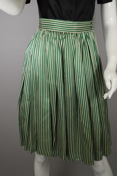null CHRISTIAN DIOR 

Circa 1970



Ecru and green striped silk wrap skirt, side...