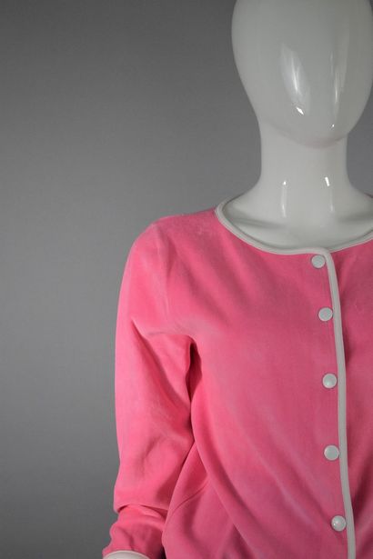 null COURREGES



Cardigan in fine pink and white bouclette with front snap closure,...