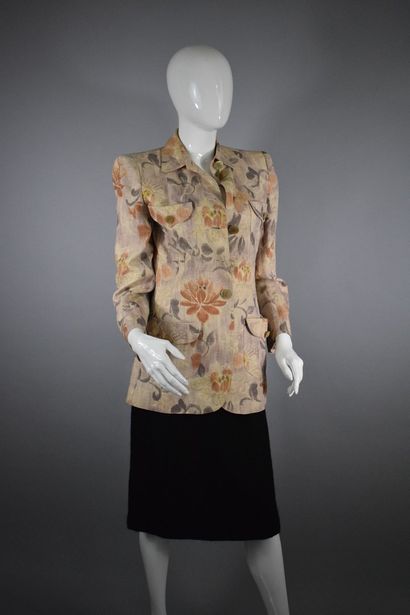 null EMANUEL UNGARO Parallel



Linen jacket with floral prints in beige and sand....