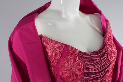 null LORIS AZZARO Haute couture

Circa mid 1980's



Grand evening dress in pink...