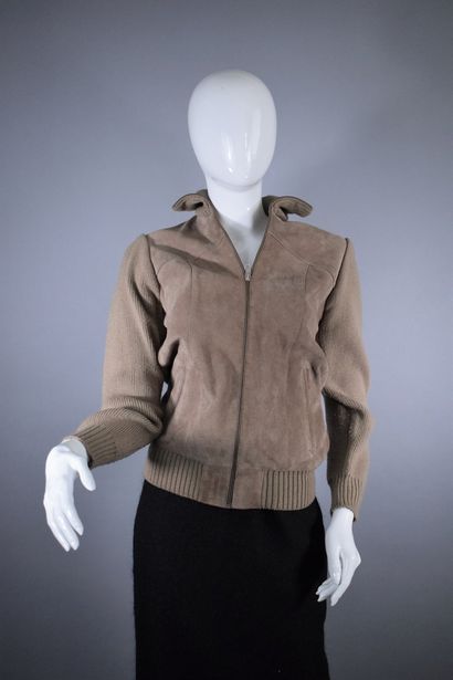 null CHRISTIAN DIOR 

Circa 1970



Suede and mesh jacket, the chest in light brown...