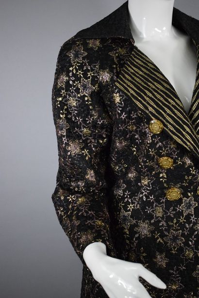 null CHRISTIAN LACROIX



Importante veste blazer à boutonnage croisé à motifs floraux...