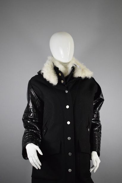 null COURREGES 



Black parka with quilted sleeves, bi-material, coated canvas and...
