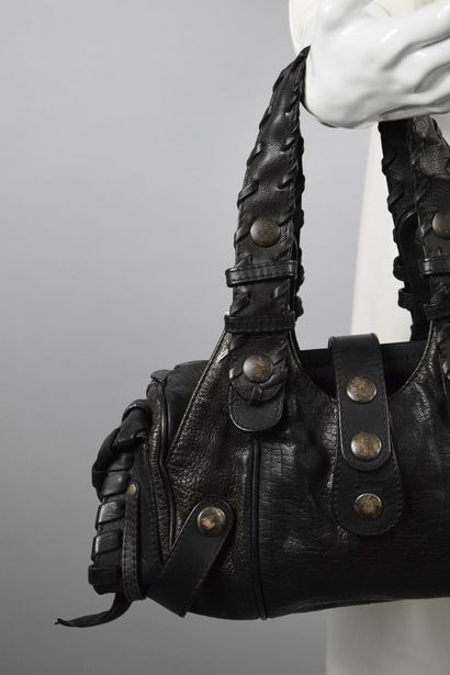 null CHLOE 



Handbag model "Silverado" in black leather and blackened brushed metal....