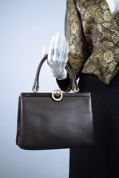 ANONYMOUS 
 
Nice bag in smooth brown leather...