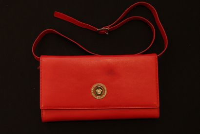 null GIANNI VERSACE 



Wallet with belt flap on strap in red dipped lambskin, champagne...