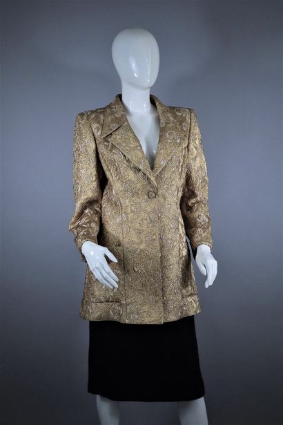 null 
EMANUEL UNGARO Parallel











Impressive gold lurex single breasted jacket.





Gold...