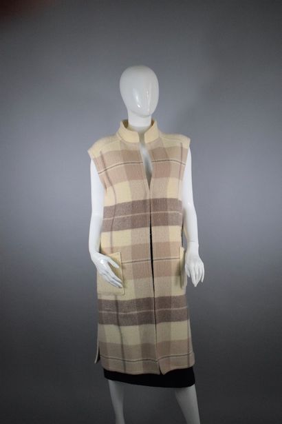 null TIDSTRAND



Long sleeveless jacket in a plaid style with chocolate and donut...