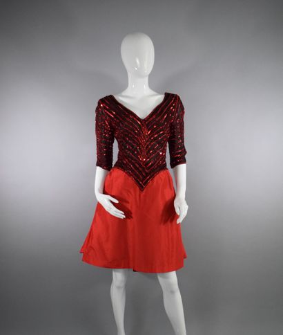 null BOB MACKIE for MARTHA



Short red dress, flared skirt, plain, black tulle bust...