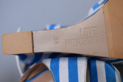 null LOVE MOSCHINO



Pair of wedges covered in blue and white marine fabric, open...