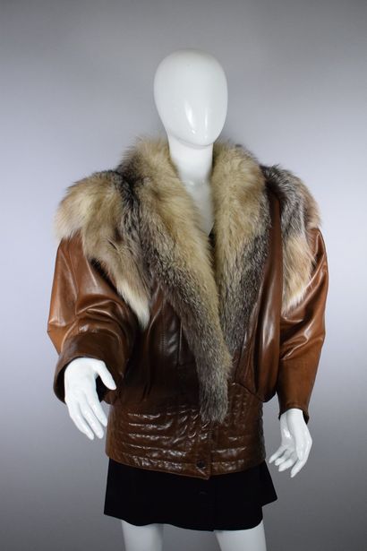 null ROGER ROCHE 



Sublime leather jacket with wide collar and fur yoke, the leather...