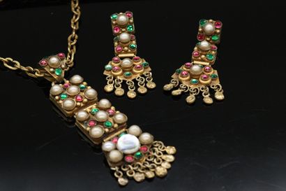 null HENRY PERICHON (dit 1910-1970)



Parrure composée d'un collier pontué de perles...