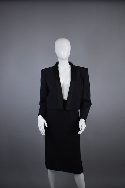 null YVES SAINT LAURENT Left Bank



Short jacket in wool and silk in a minimized...