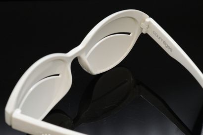 null COURREGES



Rare pair of sunglasses model "Eskimo eclipse" signed inside the...