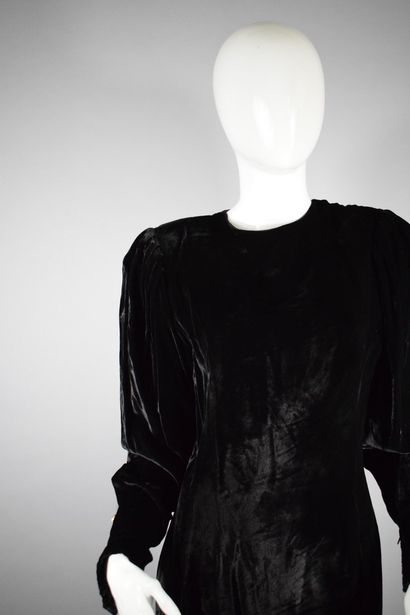 null 
UNGARO PARALLELE 









Black velvet dress with zipper in the back, and...