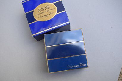 null CHRISTIAN DIOR (attributed to)



Very old powder case stamped with the letter...