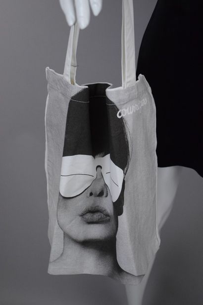 null COURREGES



Tote-Bag with the famous photo of the glasses "Esquimau eclipse"....
