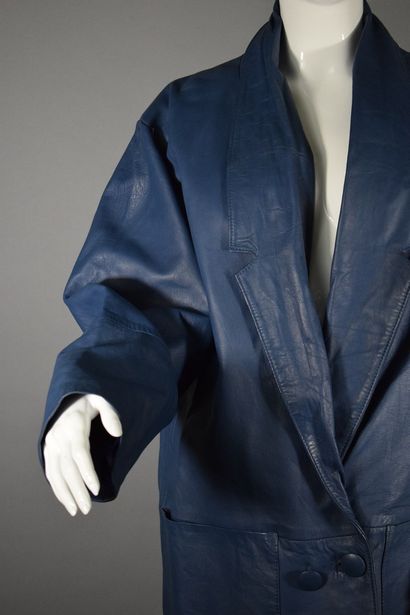 null YVES SAINT-LAURENT (attributed to)



Oil leather jacket with double-breasted...