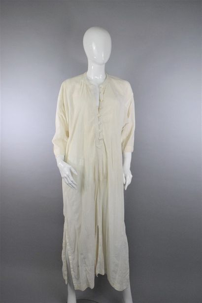 null YVES SAINT LAURENT Left Bank

Circa 1970



Djellaba in cotton, closure by eight...