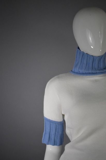 null COURREGES 



Two-tone blue and white sweater with short sleeves and chimney...