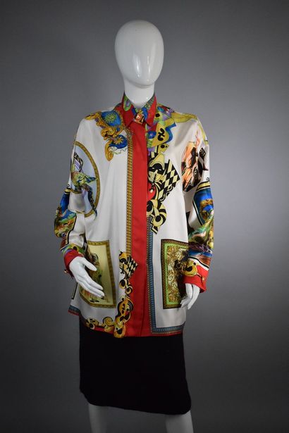 null GIANNI VERSACE COUTURE 



Rare silk shirt with prints representing men in Versace...