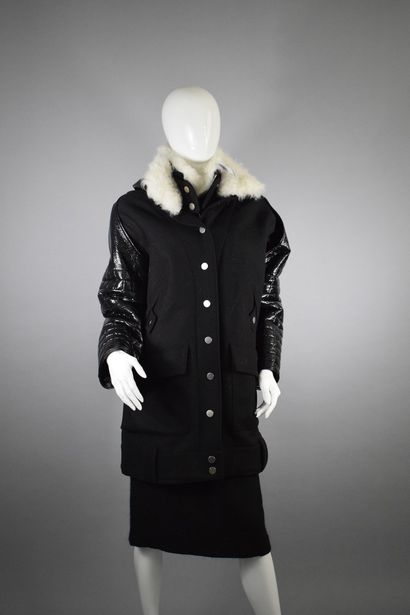 null COURREGES 



Black parka with quilted sleeves, bi-material, coated canvas and...