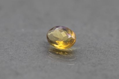 null Opale cristal ovale sur papier.

Poids : 0.75 ct.