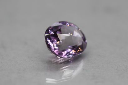null Amethyst cushion faceted on paper.

Weight : 31.43 cts.
