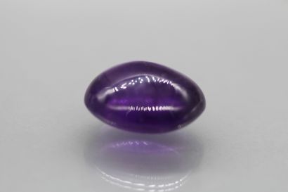 null Amethyst cabochon on paper.

Weight : 65.05 cts.

Plan of detachment.