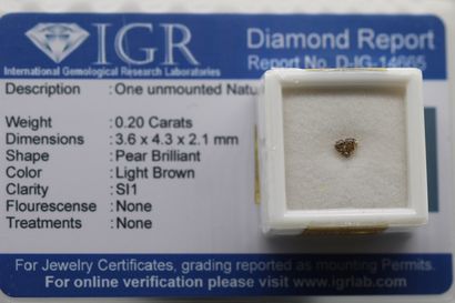 null Diamant "light brown" poire sous scellé.

Accompagné d'un certificat de l'IGR...