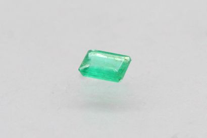 null Octagon emerald on paper.

Weight : 0.91 ct. 

Plan of separation.