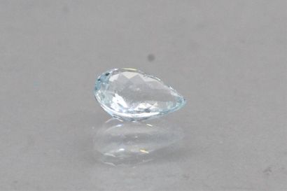 null Aigue marine poire sur papier.

Poids : 2.97 cts.