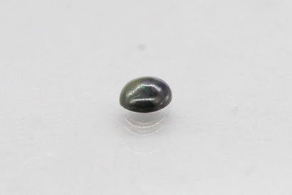 null Opale cabochon sur papier. 

Poids : 1.09 cts.