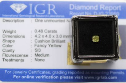 null Diamant "fancy yellow" coussin sous scellé.

Accompagné d'un certificat de l'IGR...