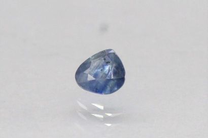 Blue pear sapphire on paper.

Weight : 0.69...