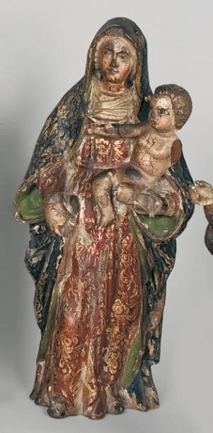 null Vierge à l'enfant en bois sculpté polychrome et doré du début du XVIIIe siècle....