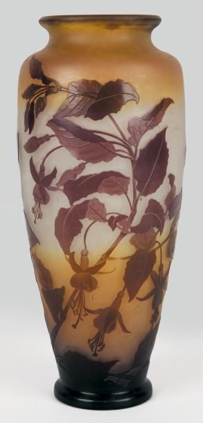 GALLE Émile (1846 - 1904) Vase conique à épaulement renflé et col légèrement étranglé...