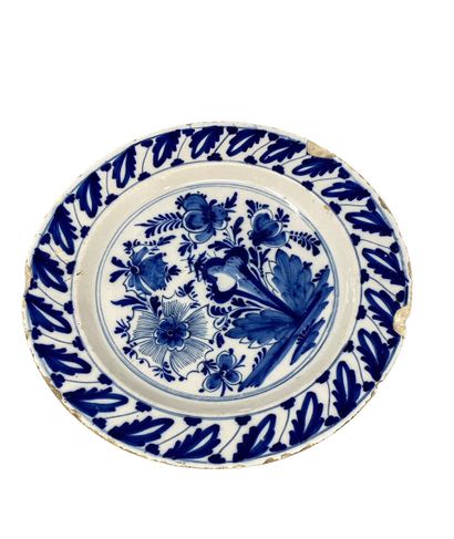 null DELFT Holland 

Two round hollow earthenware dishes in blue camaieu decorated...