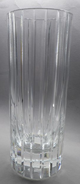 null BACCARAT

Tubular vase in cut crystal. Signed.

Height : 20 cm - Diameter :...