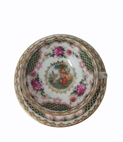 null SAXONY, Germany

Cup and saucer in pocelain decorated with an allegory of the...