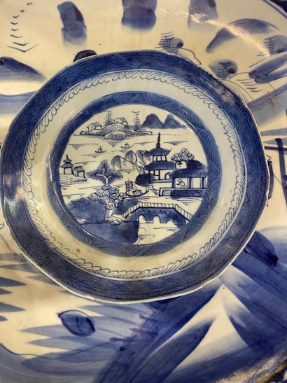 null Large white blue dish China,

we join a plate with landscape decoration